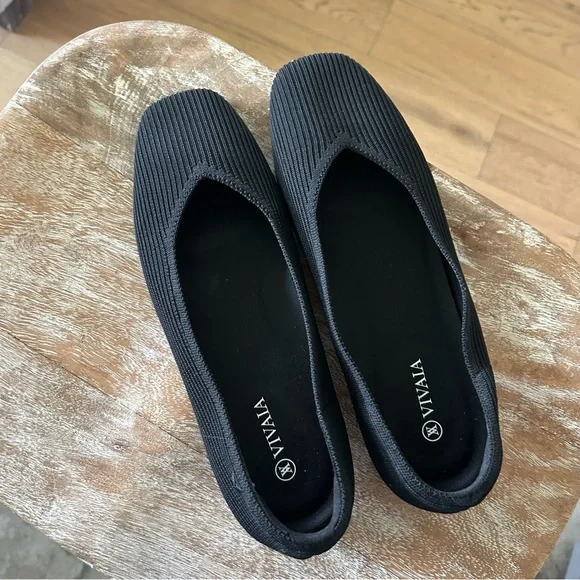 New Vivaia Square Toe V Cut Flats Black